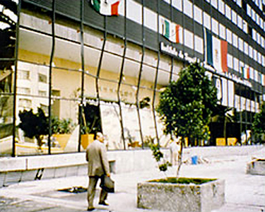 Photo of building with glass damage in Mexico City after earthquake