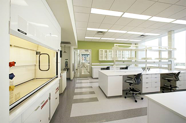 Laboratory with a white color scheme