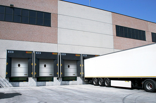 Loading dock with multiple bays