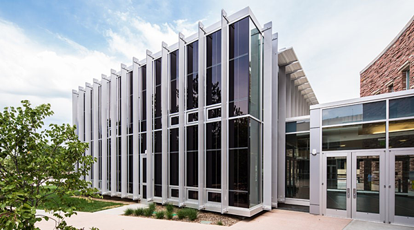 The all-glass cube expansion to the Morgan Library at Colorado State University presented a challenge for the school, which intended the space as a study center for students, and which was also seeking LEED® Silver or above. SageGlass in the western facade contributed to the success of both objectives.
